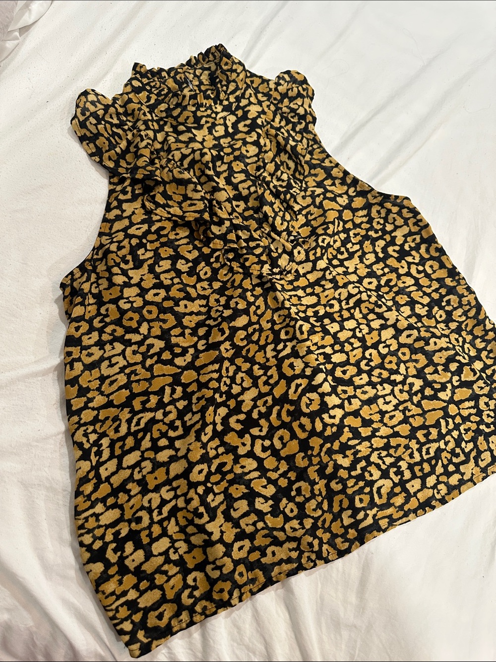 Who what wear- High-Neck Sleeveless Leopard Print Top in Black and Mustard